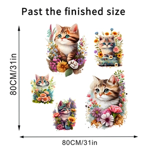 Wandtattoo Detailansicht mit fünf Katzen und Blumen Abmessungen 80x80cm groß