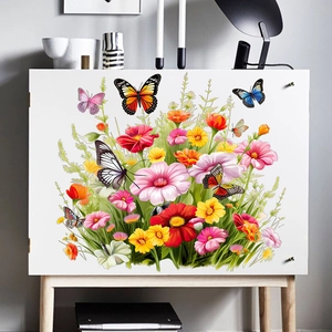Détails de stickers muraux fleurs et papillons colorés sur un meuble de rangement