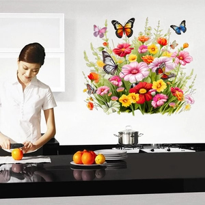 Stickers muraux fleurs et papillons colorés dans un décor de cuisine moderne