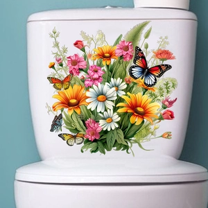 Gros plan de stickers muraux papillons et tournesols sur un réservoir de toilettes