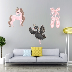 Wandsticker mit rosa Pony und Schwan sowie Glitzerakzenten im modernen Wohnzimmer