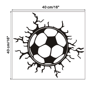 Dettaglio dell'adesivo murale 3D calcio con dimensioni 40cm ed effetto muro lesionato