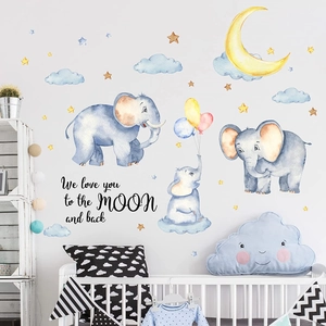 Détail de stickers muraux éléphant avec texte We love you to the MOON and back bébé