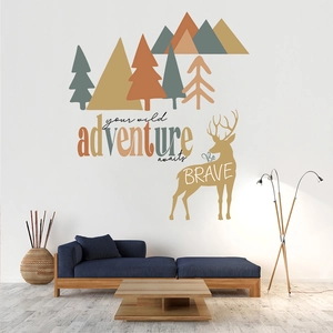Détail de stickers muraux forêt nordique avec cerf, montagnes et citations
