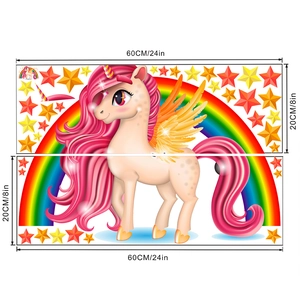 Adesivo murale unicorno arcobaleno con stelle e dimensioni 60x20cm per due fogli