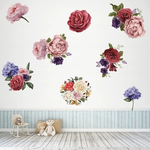 Detalle de vinilos decorativos florales con diseños de peonías y rosas pintados a mano