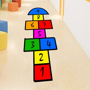 Dettaglio di adesivi da pavimento a campana colorati per decorare camerette bimbi