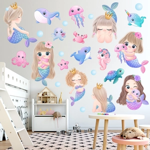 Stickers muraux sirènes et créatures marines colorées sur des murs blancs de chambre d'enfant