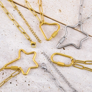 Roestvrijstalen paperclip ketting met hart en ster karabijnhaak schroefsluiting bedels