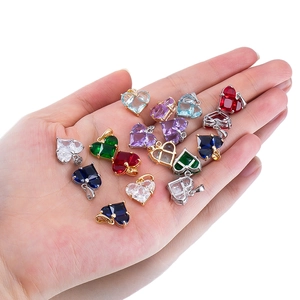 Pendentifs en verre cristal multicolore en forme de cœur avec monture à griffes