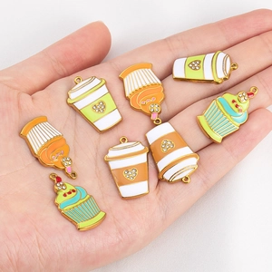Colgantes de esmalte de cupcakes y café en acero inoxidable 304 con incrustaciones de strass
