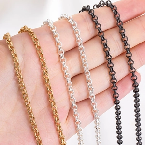 Cadena de cobre texturizada en oro, plata y negro para creación de joyería artesanal