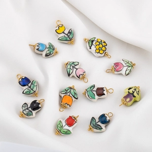 Handbemalte Keramik-Tulpen und Blumenanhänger mit Ringen aus 304 Edelstahl in Gold