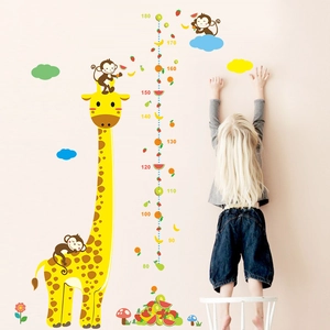 Cartoon Giraffe Messlatte Wandtattoo für Kinderzimmer mit Affen und bunten Früchten