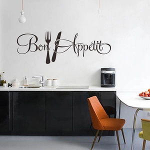 Detailansicht von Bon Appetit Wandtattoo mit Besteck auf moderner Küchenwand