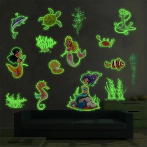 Stickers muraux sirène luminescente et créatures marines avec effet de lueur verte