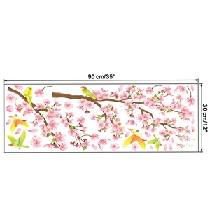 Détail de sticker mural pie et fleurs de cerisier avec dimensions 90x30 cm pour déco