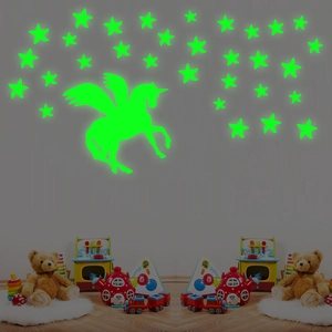 Leuchtende Wandtattoo-Set mit leuchtendem Einhorn und Sternen im Kinderzimmer