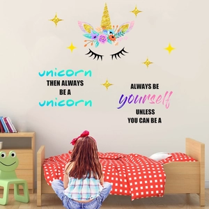 Stickers muraux licorne avec étoiles et fleurs pour déco de chambre d'enfant