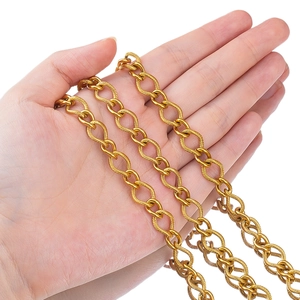 Detailansicht der vergoldeten 304 Edelstahl Gliederkette mit Torsion für DIY Schmuckzubehör