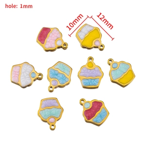 Set van 8 kleurrijke emaille cupcake bedeltjes van roestvrij staal voor DIY sieraden maken