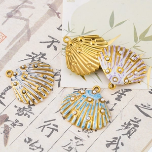 Shell-shaped gold stainless steel pendants with white pearls and enamel finish