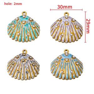 Shell-shaped pendants with white pearls and gold-plated stainless steel for DIY jewelry