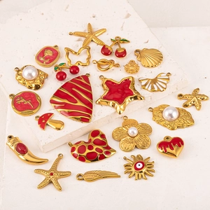 Set ciondoli fai-da-te oro con smalto rosso sole ciliegia stella marina e cuori
