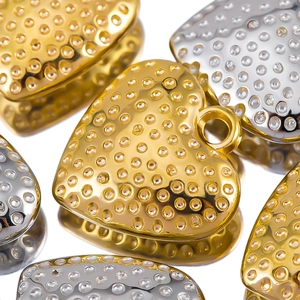 Gold- und Silber-Herzanhänger mit Hammerschlag-Textur für DIY-Schmuckherstellung