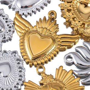 Colgantes de corazón en acero inoxidable dorado y plateado con diseño de sol y alas