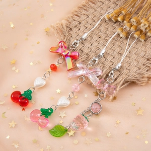 Mignon Porte-clés Pendentif Fraise Nœud pour Femmes Filles Style Ins Alliage de Zinc Perles Acrylique Ornement Suspendu pour Téléphone Sac Cadeau