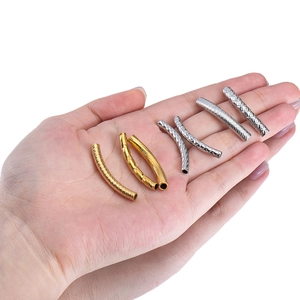 Perles tubes courbées en acier inoxydable 304 or et argent avec finitions gravées