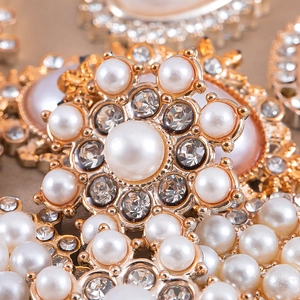 Vintage Baroque pearl rhinestone flower brooch button in polished gold plated alloy finish