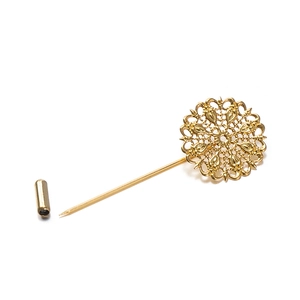 Exquisite gold hollow peacock feather filigree lapel pin with a long needle base