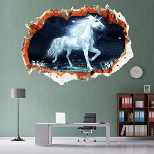 3D Wandtattoo mit Einhorn-Galaxie-Effekt und Kristallen in einem modernen Büroraum