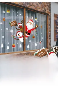 Weihnachtsfensteraufkleber mit Weihnachtsmann, Rentier und Schneemann in Fensterszene