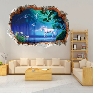 Detailliertes 3D Wandtattoo mit Einhorn und Waldmotiv in einem gemütlichen Wohnzimmerdesign