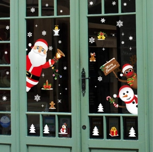 Festliche Weihnachtsfensteraufkleber mit Weihnachtsmann und Rentier auf Glastür