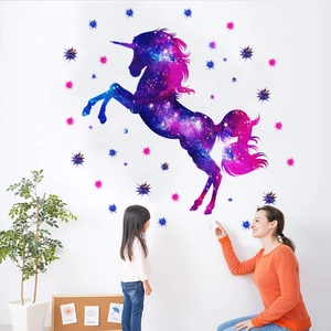 Adesivo murale unicorno galassia stellata con stelle colorate per cameretta bambini