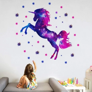 Adesivo murale unicorno galassia stellata con stelle colorate per camera dei bambini