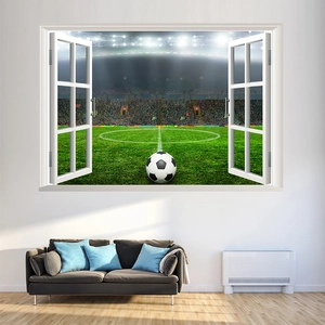 Detail eines 3D-Fenster Fußballstadion Wandtattoos mit grünem Rasen und Stadionbeleuchtung