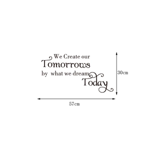 Dettaglio dell'adesivo murale 'We Create our Tomorrows' con misure 57 cm x 30 cm