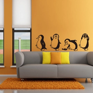 Détail de stickers muraux silhouettes de pingouins pour chambre d'enfant sur mur orange