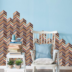Détail de papier peint adhésif 3D à chevrons imitation bois dans un salon au style rétro