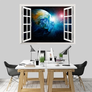 Détail d'un sticker mural 3D montrant la Terre et l'espace à travers un faux cadre de fenêtre