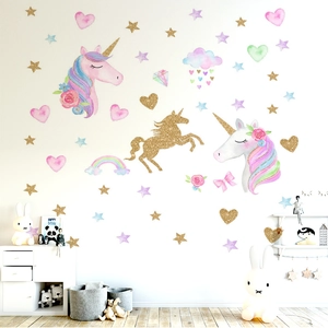 Détail de stickers muraux licorne dorée peints à la main pour chambre d'enfant