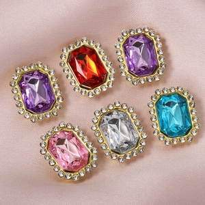 Bottoni rettangolari colorati in cristallo con base dorata e strass per cucito fai-da-te