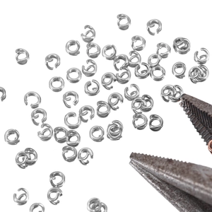 Anneaux de jonction ouverts en acier poli pour bijoux DIY avec une pince incluse