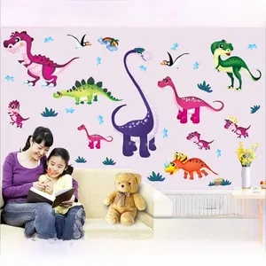 Détail de stickers muraux dinosaures colorés avec T-Rex et arcs-en-ciel pour chambre d'enfant