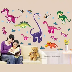 Stickers muraux dinosaures colorés pour chambre d'enfant dans un décor de maison chaleureux